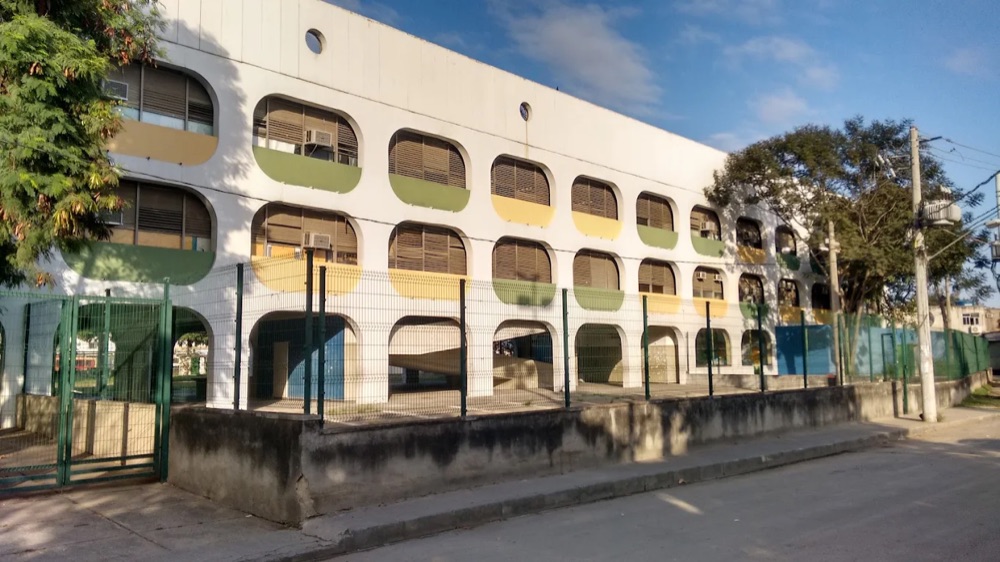 Fachada da escola CIEP Leonel Brizola